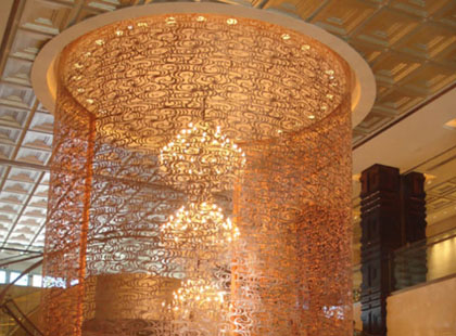 鄂尔多斯伊泰华府：紫铜雕花幕帘